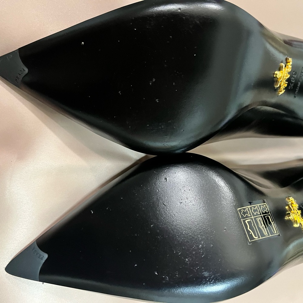 PRADA NIB AUTHENTIC VINTAGE BLACK GENUINE PATENT LEATHER PUMPS WITH TASSELS - Picture 11 of 17